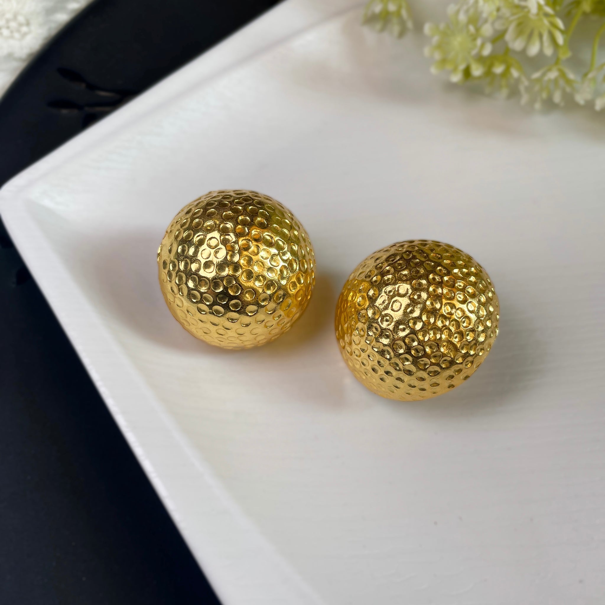 Isabella - 30 mm brass studs