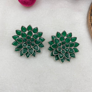 Foldable flower studs